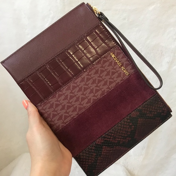 New! MICHAEL KORS WRISTLET CLUTCH - Picture 2 of 8